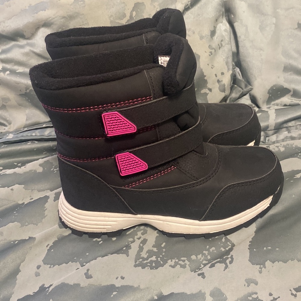 Kids black and pink Wonder Nation Snowboots